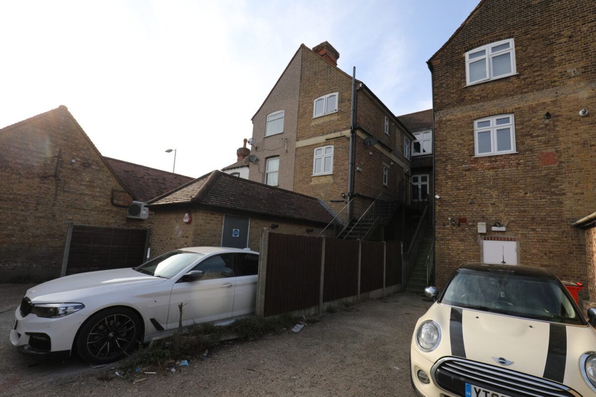 Main Road, Romford, RM2