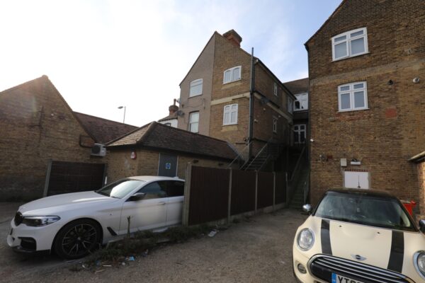 Main Road, Romford, RM2