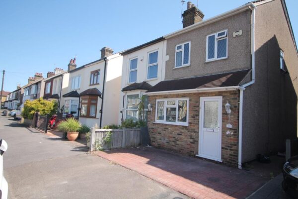Douglas Road, Hornchurch, RM11