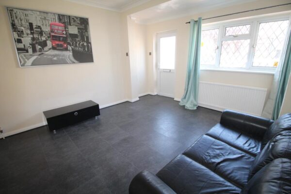 Douglas Road, Hornchurch, RM11