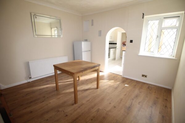 Douglas Road, Hornchurch, RM11