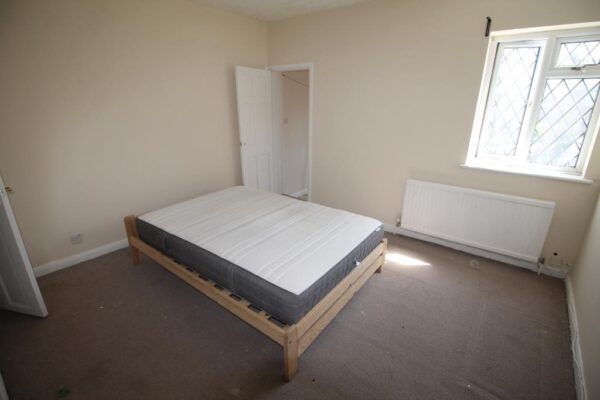 Douglas Road, Hornchurch, RM11