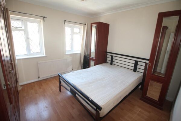 Douglas Road, Hornchurch, RM11