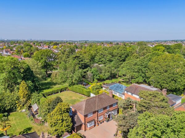 Parkway, Gidea Park