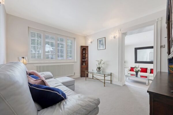 Parkway, Gidea Park
