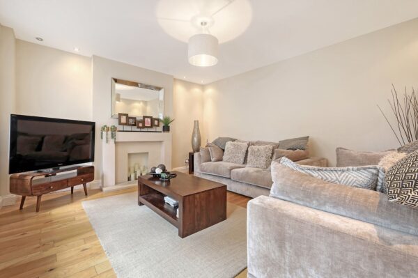 Parkway, Gidea Park
