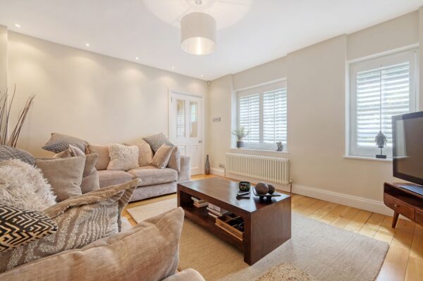 Parkway, Gidea Park