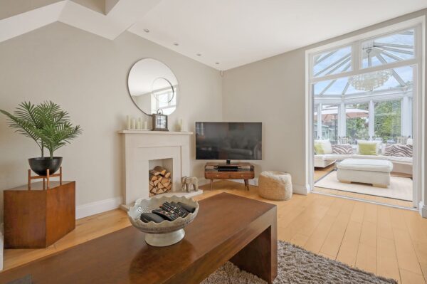 Parkway, Gidea Park