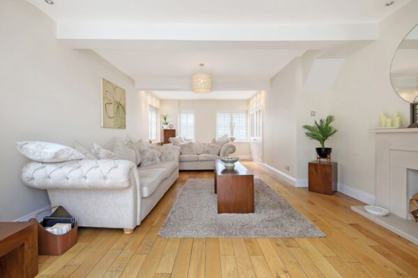 Parkway, Gidea Park