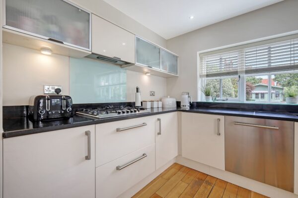 Parkway, Gidea Park