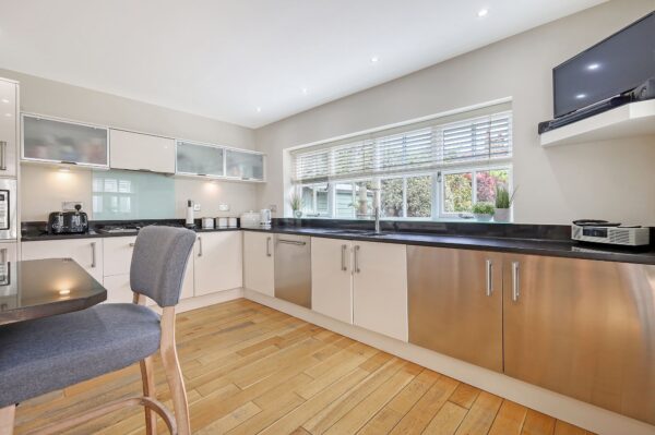 Parkway, Gidea Park