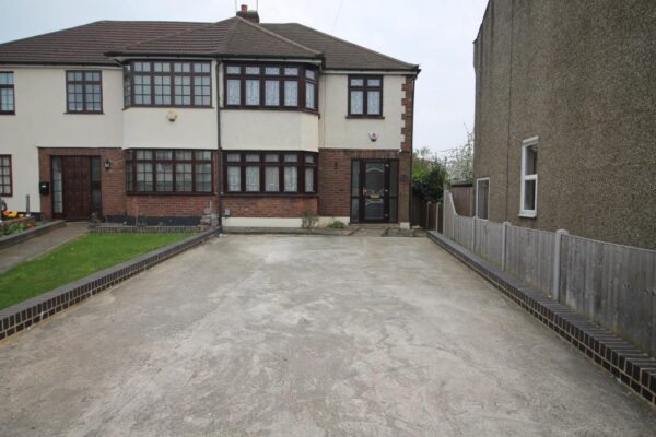 Brentwood Road, Romford, Rm1