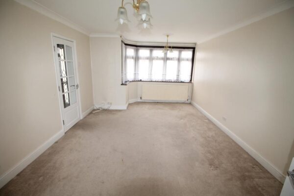 Brentwood Road, Romford, Rm1