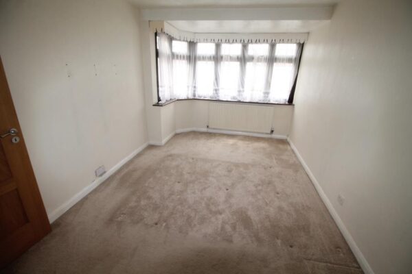 Brentwood Road, Romford, Rm1