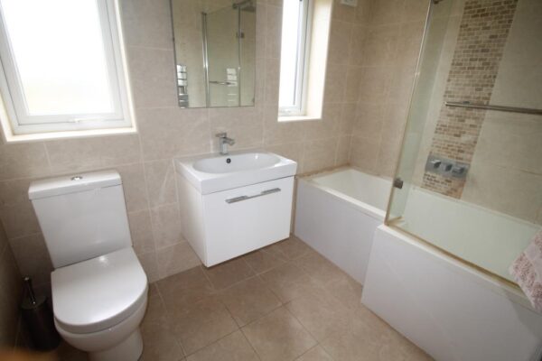 Brentwood Road, Romford, Rm1