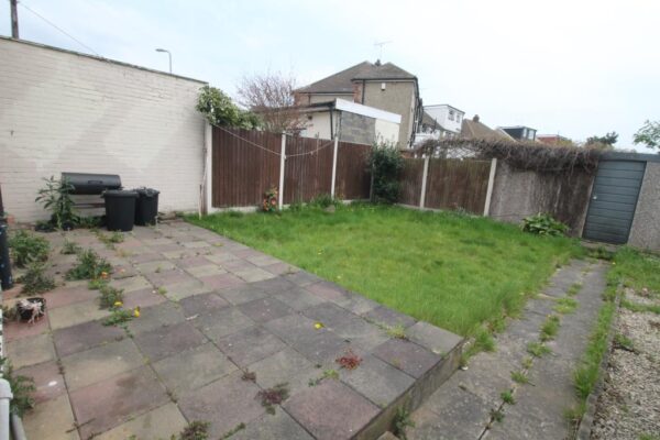Brentwood Road, Romford, Rm1