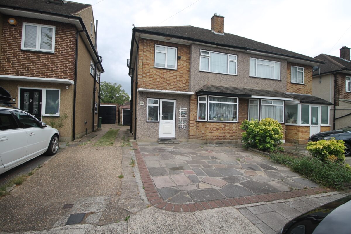 Farnes Drive, Gidea Park, Romford, RM2
