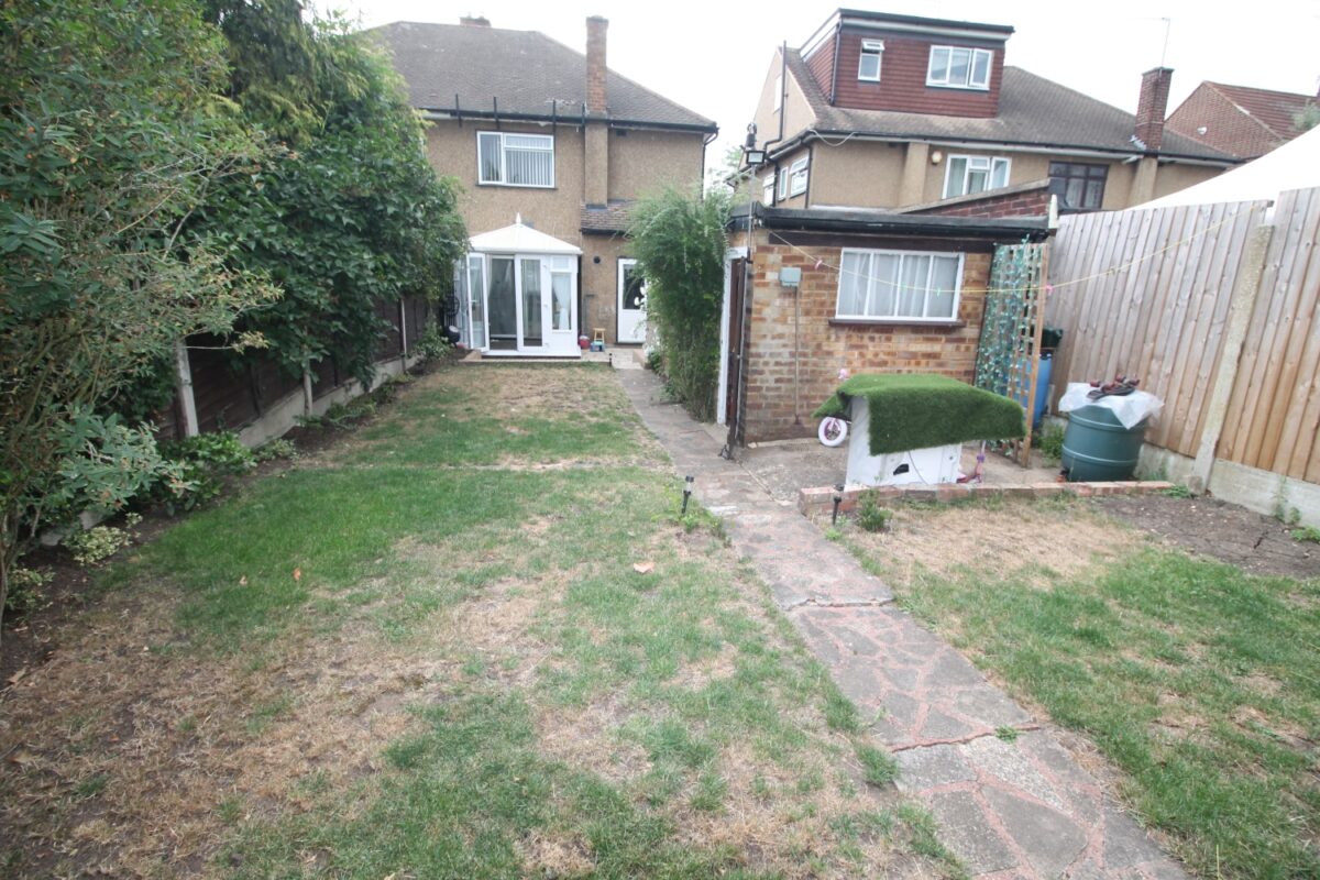 Farnes Drive, Gidea Park, Romford, RM2