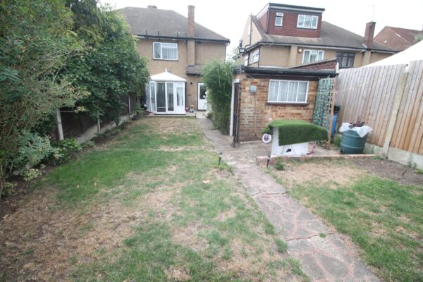 Farnes Drive, Gidea Park, Romford, RM2