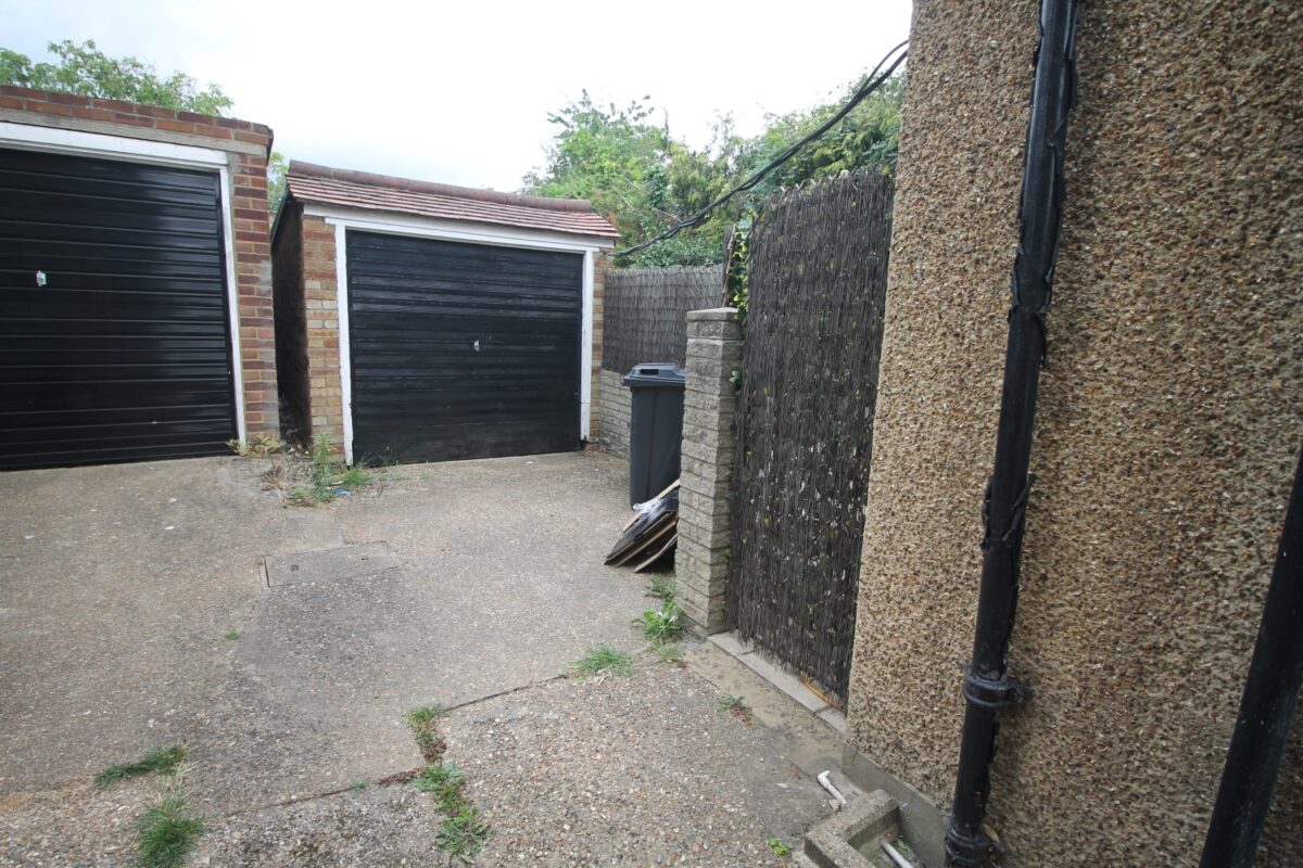 Farnes Drive, Gidea Park, Romford, RM2