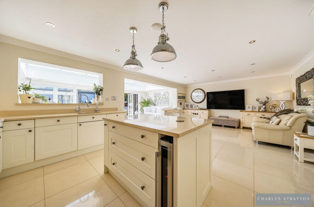 Goodwood Avenue, Hutton