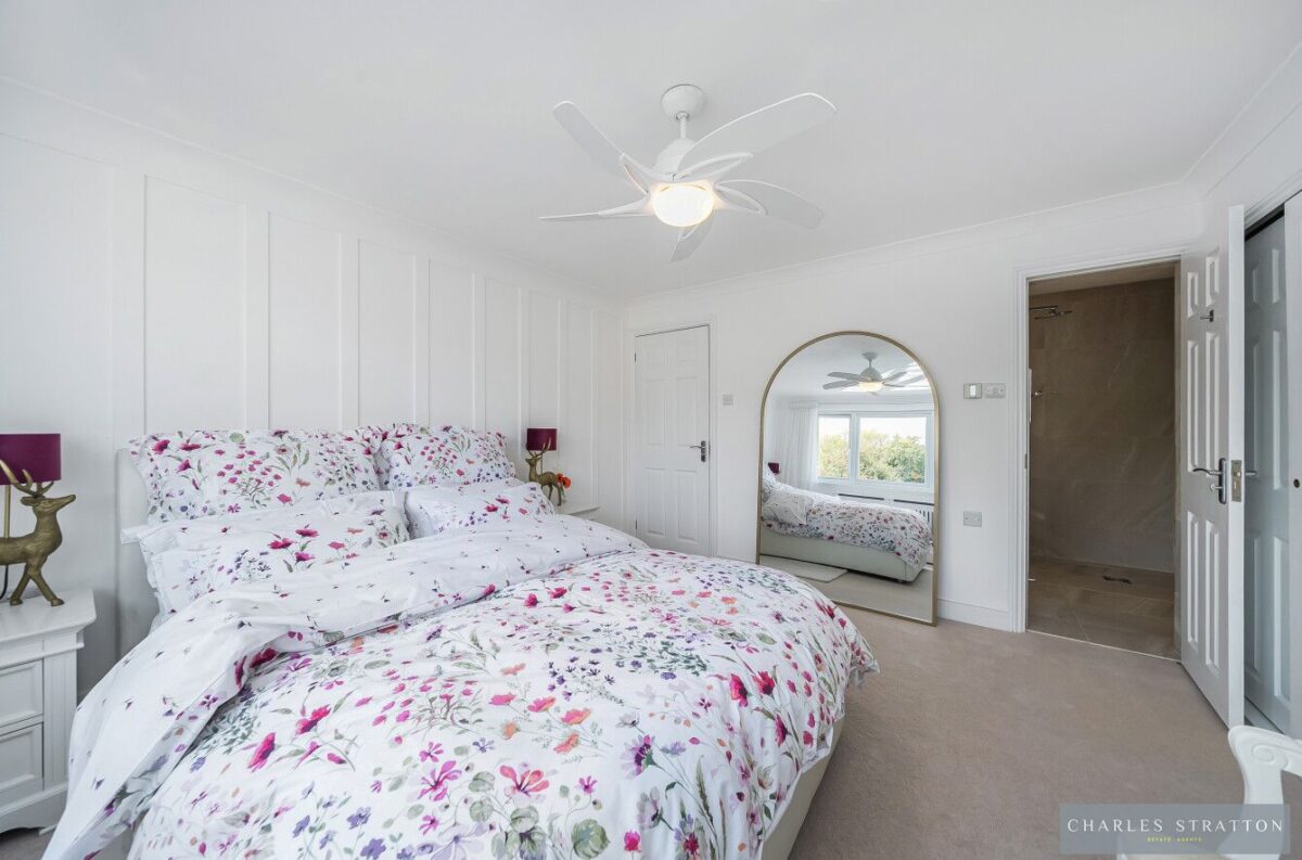 Goodwood Avenue, Hutton
