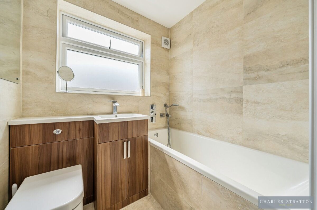 Goodwood Avenue, Hutton