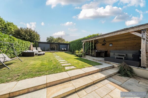 Goodwood Avenue, Hutton