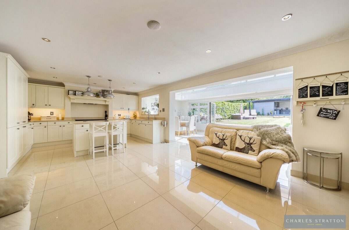 Goodwood Avenue, Hutton