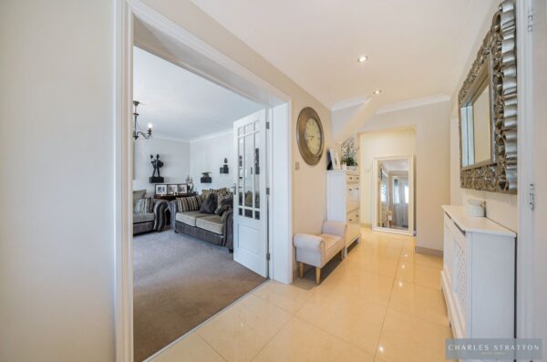 Goodwood Avenue, Hutton