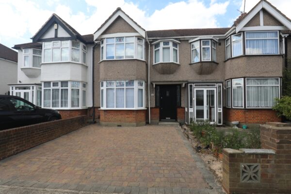 Woodfield Drive, Gidea Park, RM2