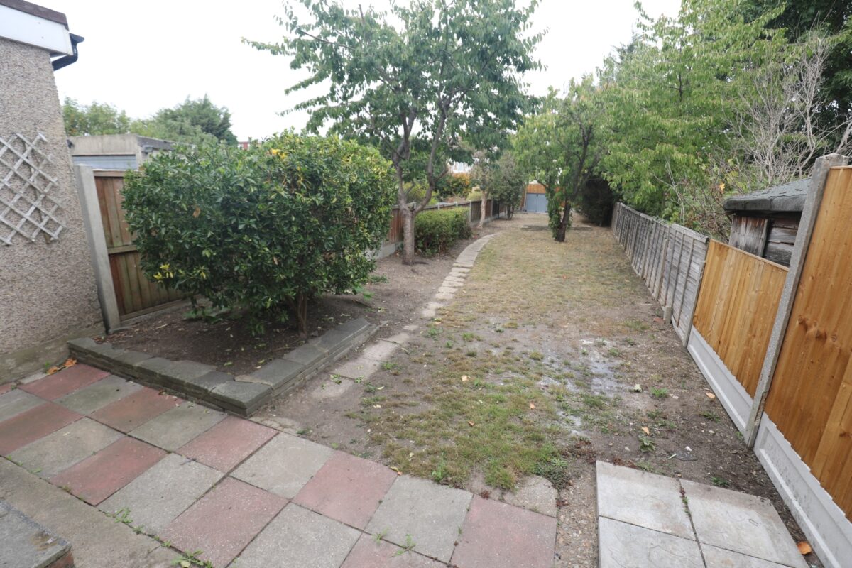 Woodfield Drive, Gidea Park, RM2