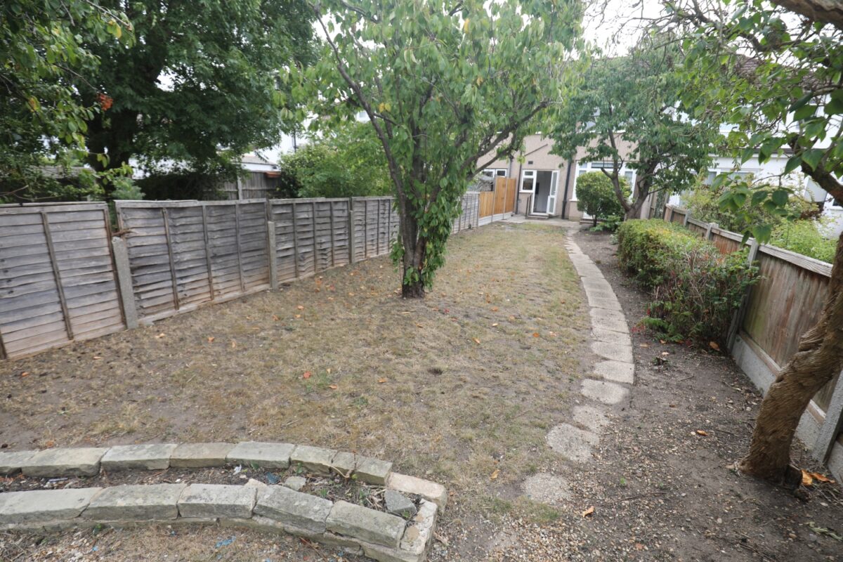 Woodfield Drive, Gidea Park, RM2