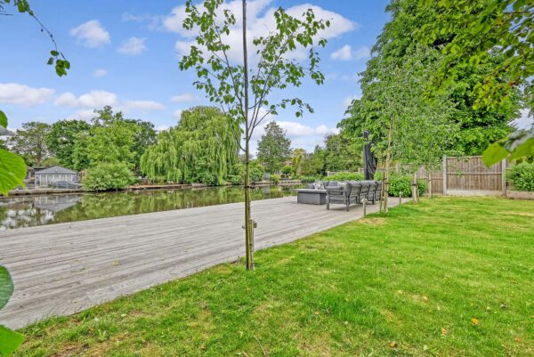 Broadway, Gidea Park