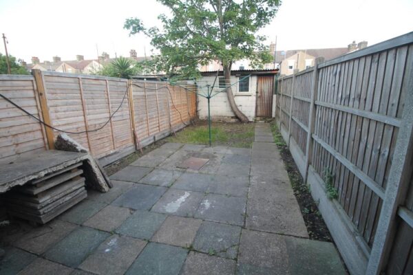 Salisbury Road, Grays, RM17