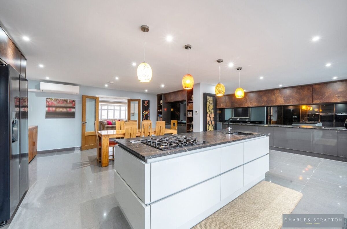 Rowan Walk, Hornchurch