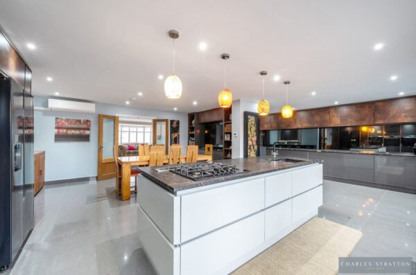 Rowan Walk, Hornchurch