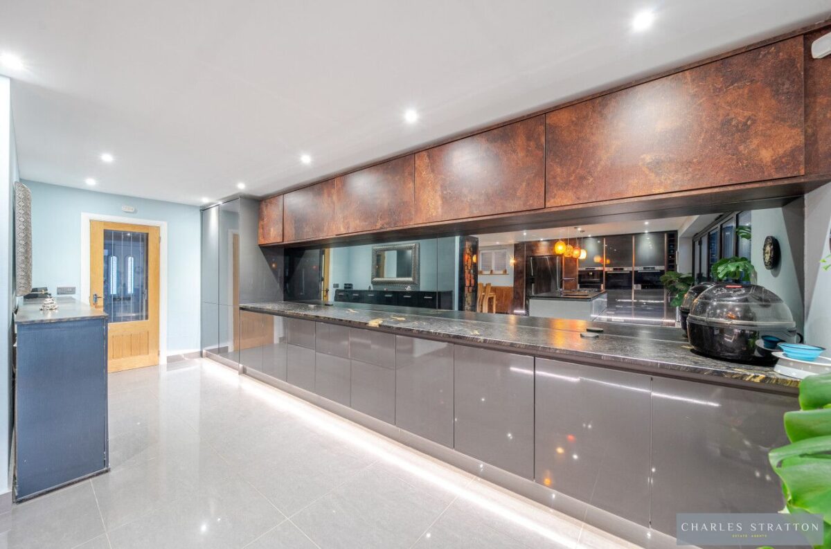 Rowan Walk, Hornchurch