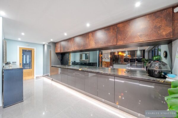 Rowan Walk, Hornchurch