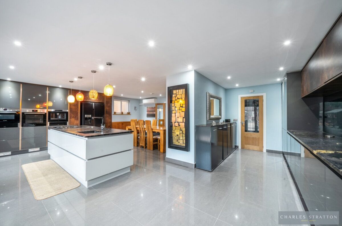 Rowan Walk, Hornchurch