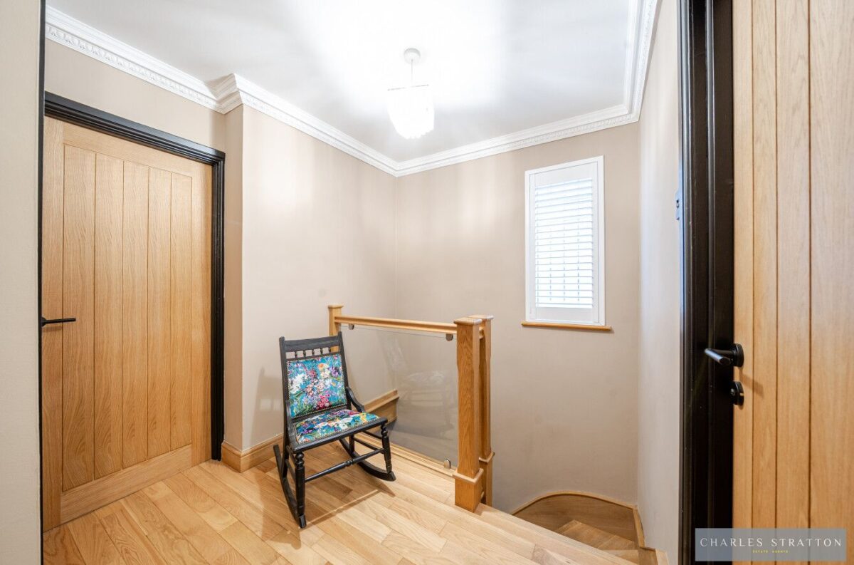 Rowan Walk, Hornchurch