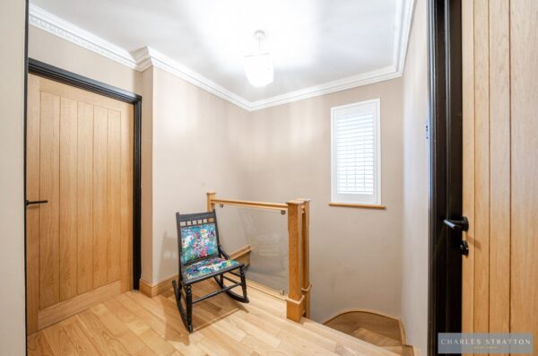 Rowan Walk, Hornchurch