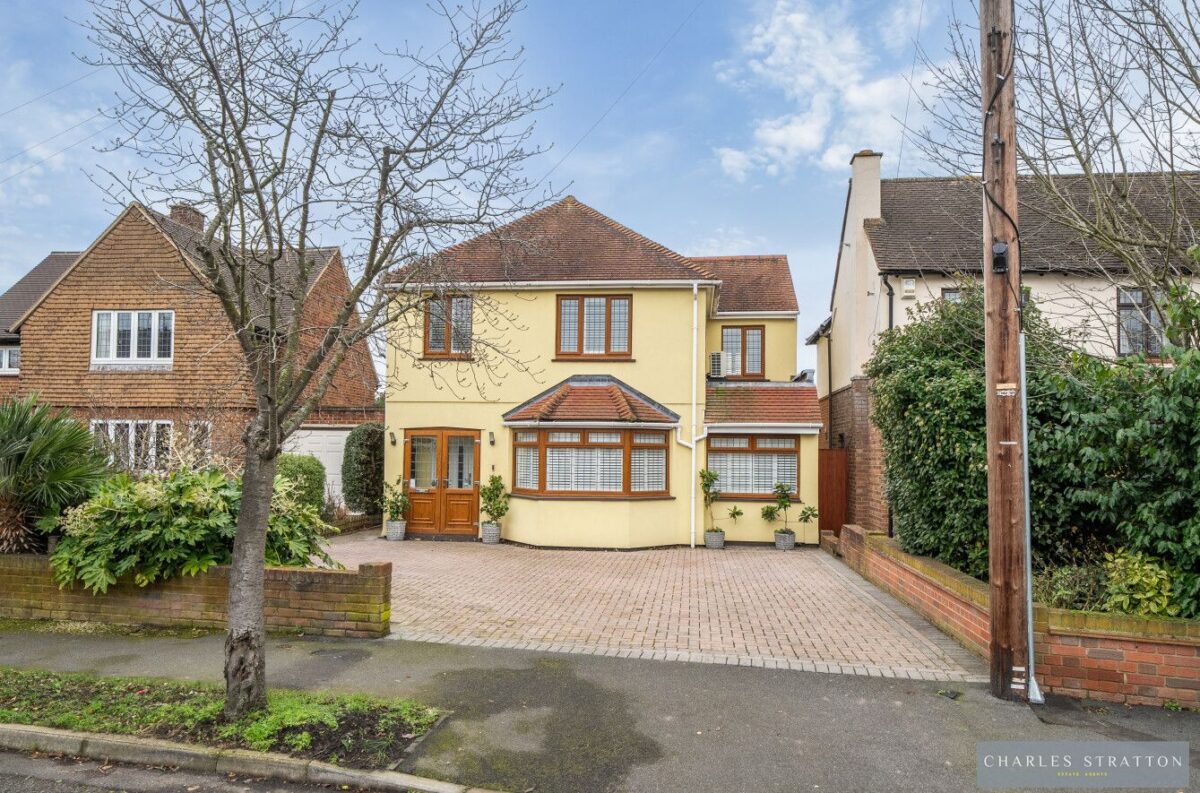 Rowan Walk, Hornchurch