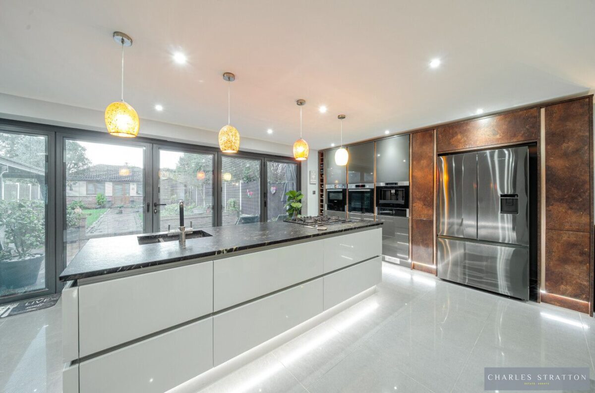 Rowan Walk, Hornchurch