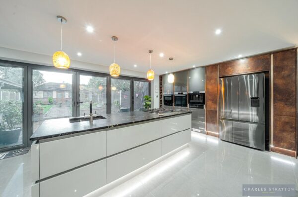 Rowan Walk, Hornchurch