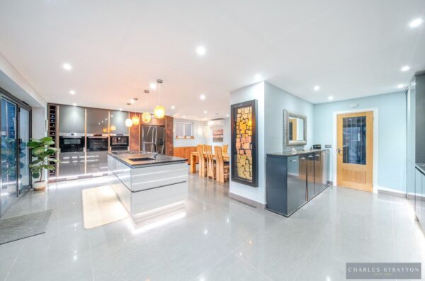 Rowan Walk, Hornchurch