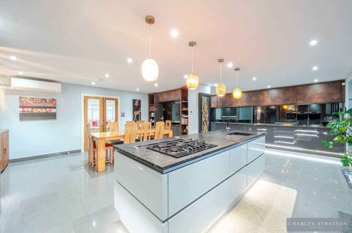 Rowan Walk, Hornchurch