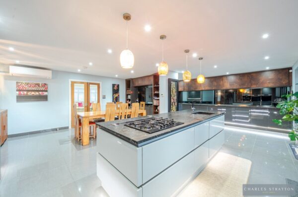 Rowan Walk, Hornchurch