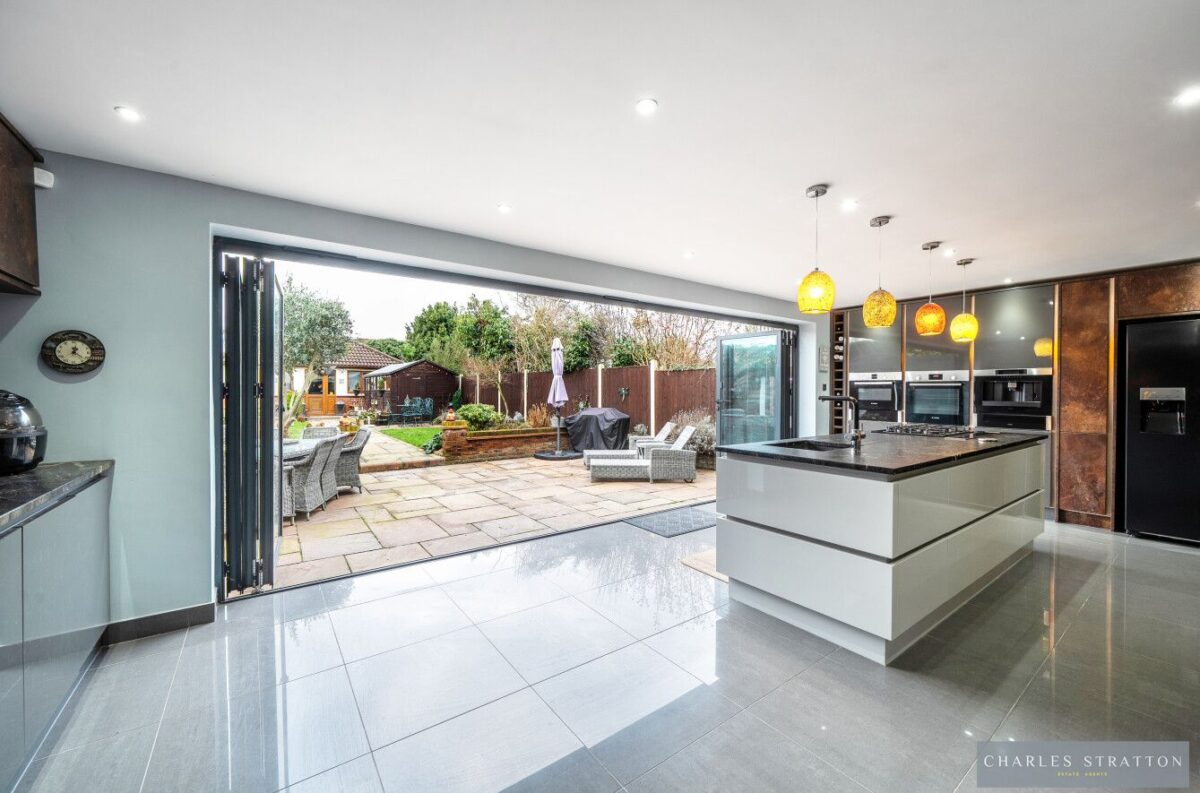 Rowan Walk, Hornchurch