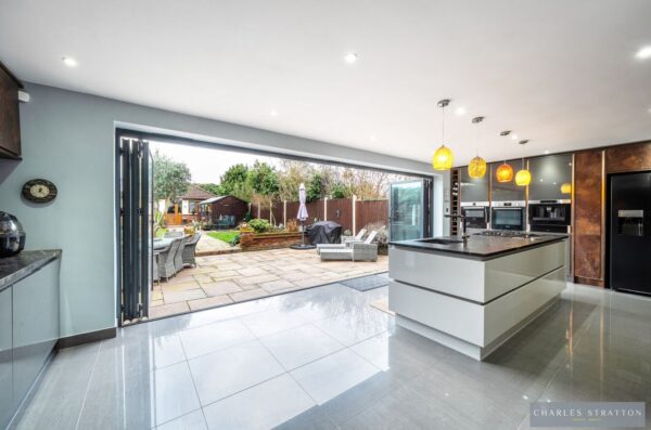 Rowan Walk, Hornchurch